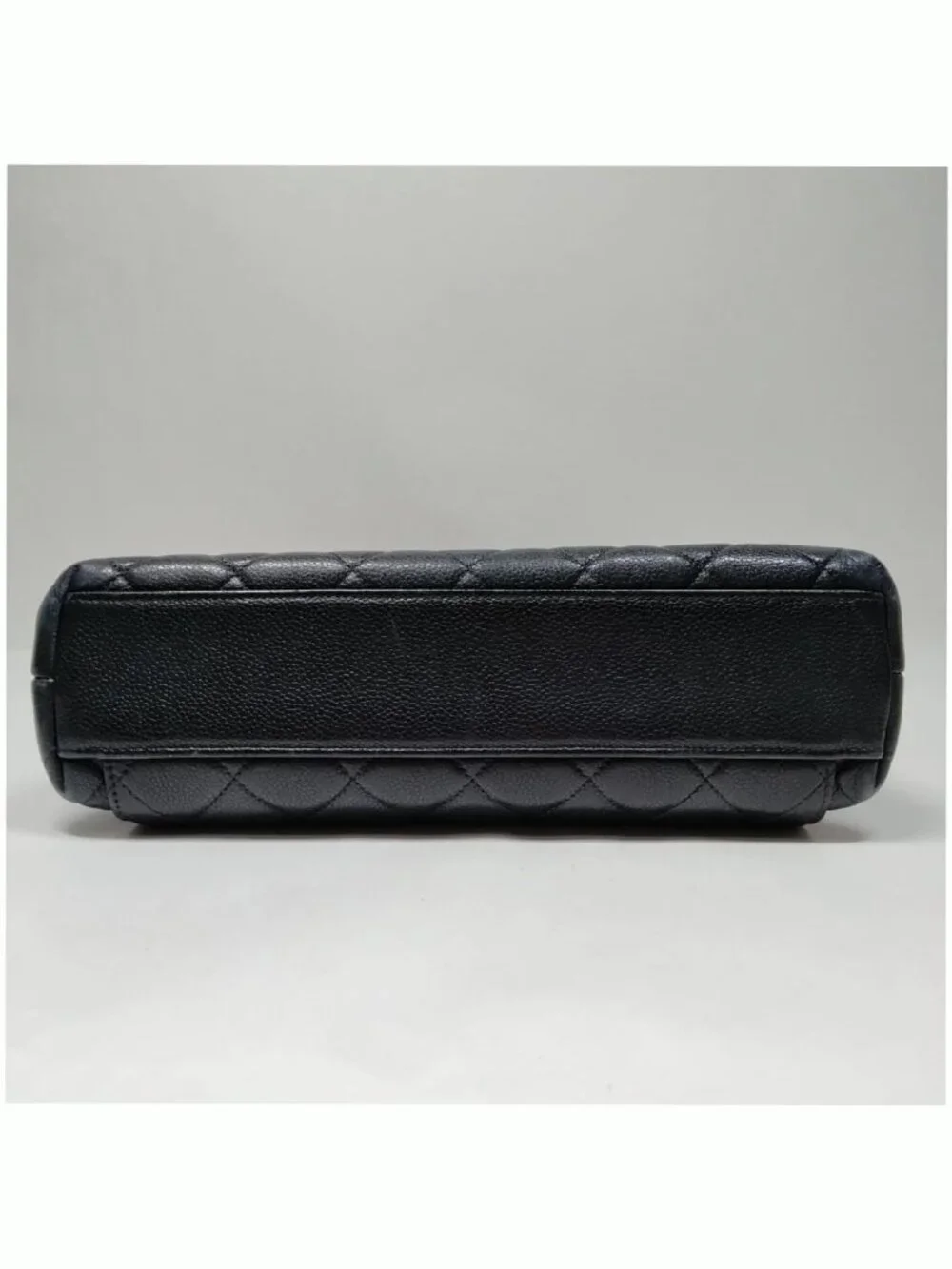 Authentic Chanel Vintage CC Shoulder Bag Black Quilted Leather Gold Chain Bag - Picture 9 of 16